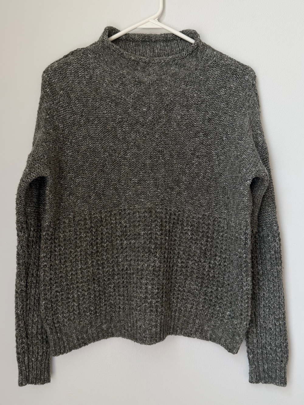 American Eagle Mock Neck Gray Sweater Size Medium